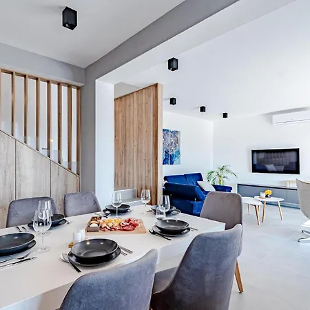 別荘 3 Bedroom Amazing In Blato *