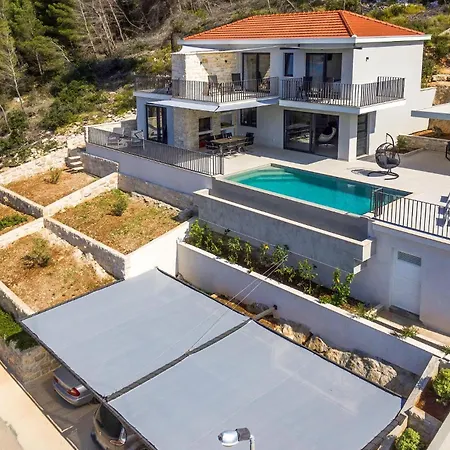 3 Bedroom Amazing In Blato *