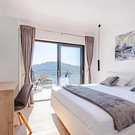 別荘 3 Bedroom Amazing In Blato *