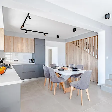 3 Bedroom Amazing In Blato Blato