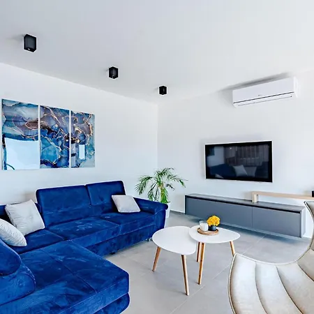 別荘 3 Bedroom Amazing In Blato *