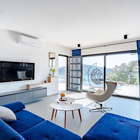 3 Bedroom Amazing In Blato *