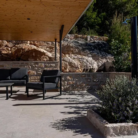 3 Bedroom Amazing In Blato