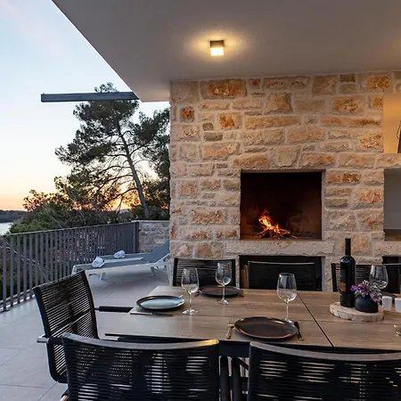 3 Bedroom Amazing In Blato Holiday home *