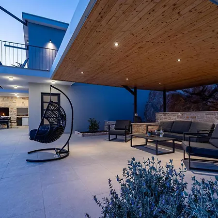 3 Bedroom Amazing In Blato Holiday home