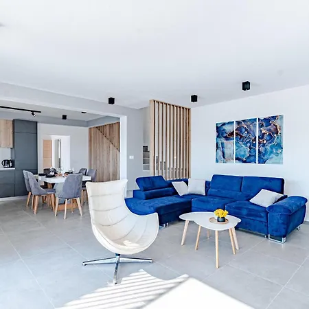 3 Bedroom Amazing In Blato Holiday home *