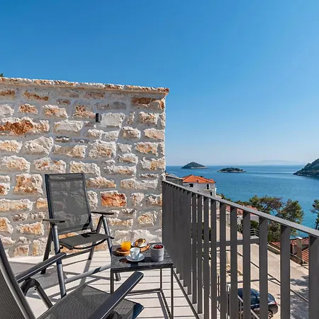 3 Bedroom Amazing In Blato Holiday home