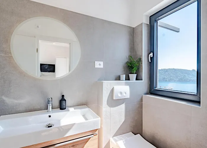 3 Bedroom Amazing In Holiday home Blato (Korcula)