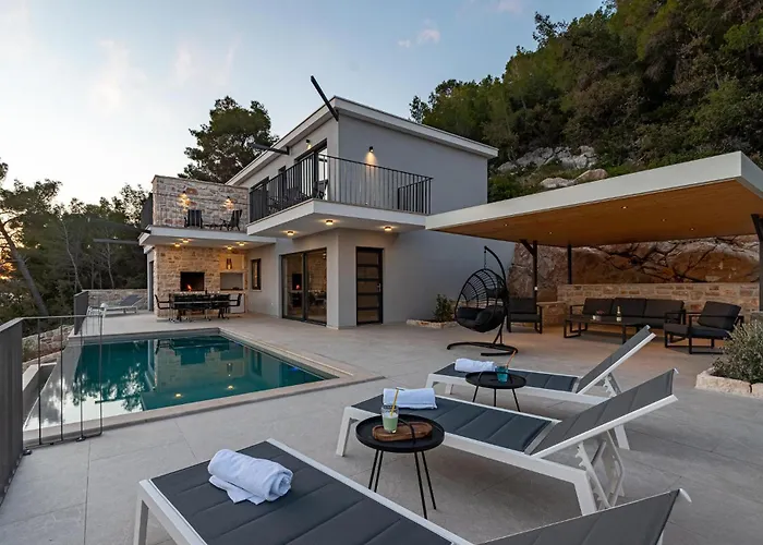 3 Bedroom Amazing In Holiday home Blato (Korcula)