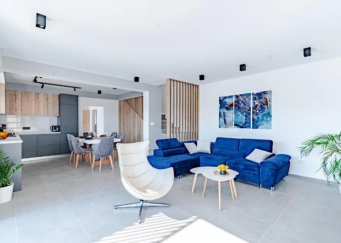 3 Bedroom Amazing In Holiday home *